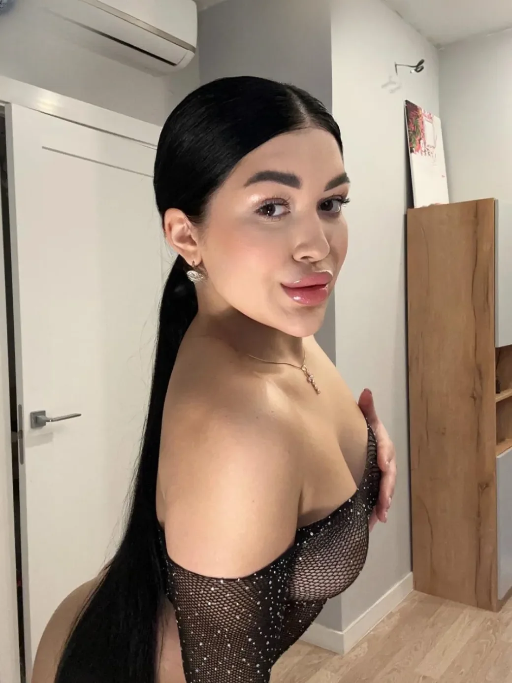 Pussy Nika thumbnail 2