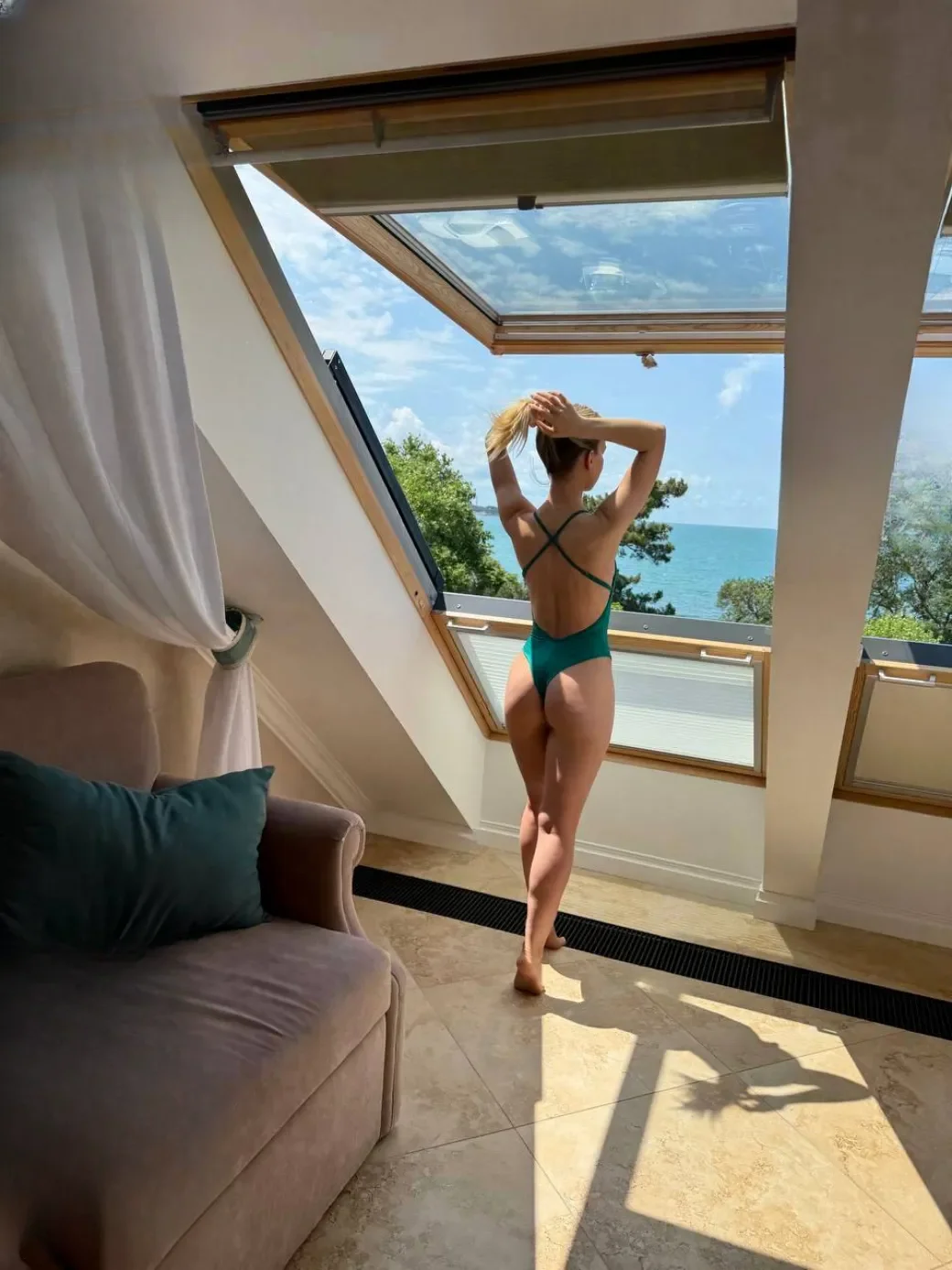 Lara thumbnail 9