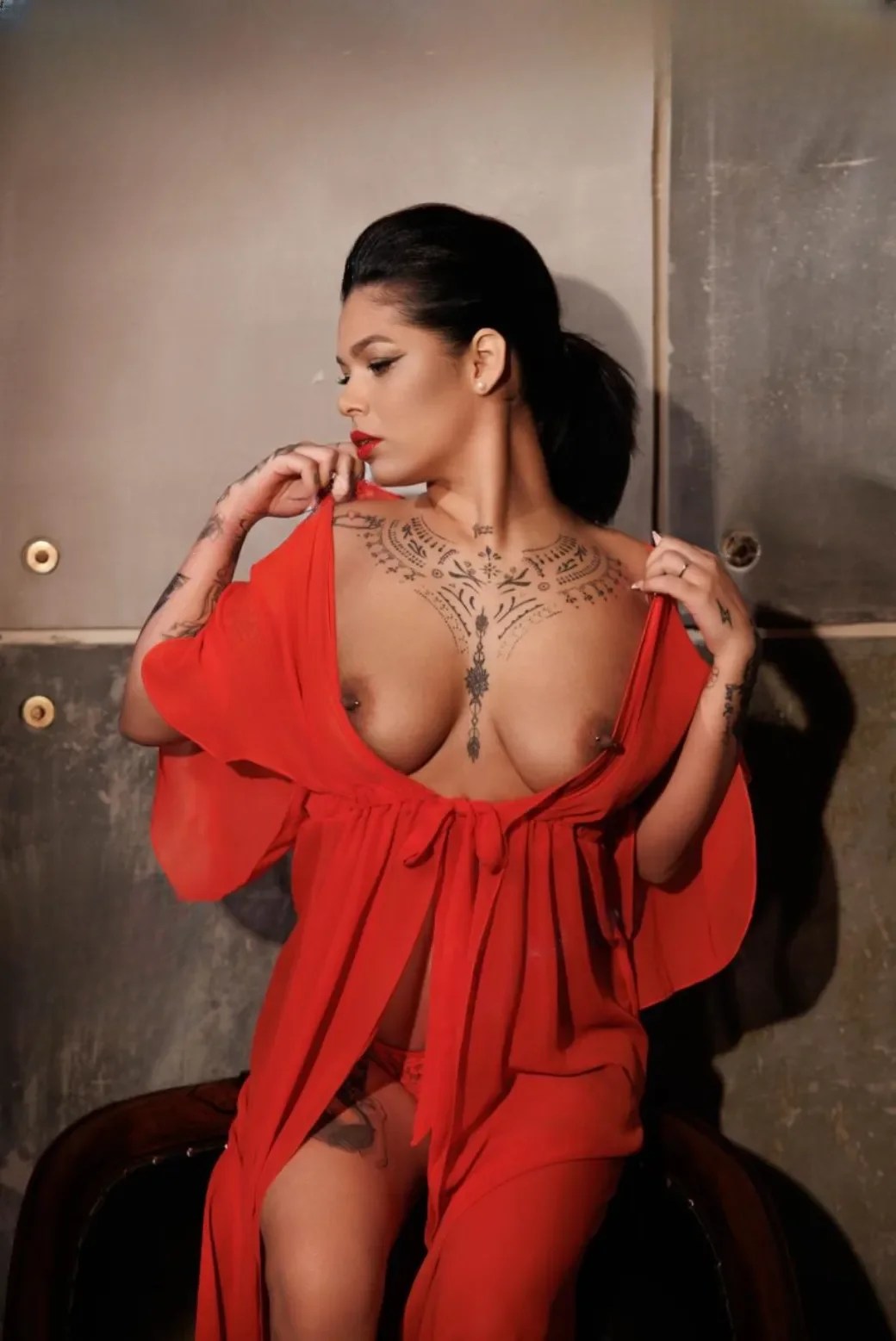 Angela thumbnail 2