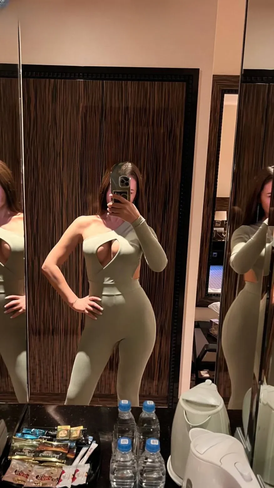 Victoria GFE thumbnail 2